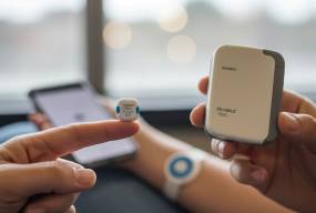 FDA схвалило нову інсулінову помпу MiniMed Flex: компактність, автоматизація та керування зі смартфона