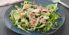Салат з авокадо та риби — низьковуглеводний рецепт
