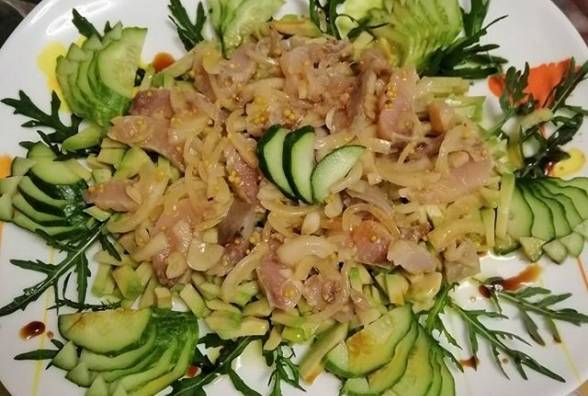 Салат из авокадо и соленой рыбы. Диабетический рецепт - изображение