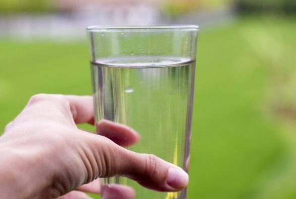 Обережно, зневоднення! Скільки води потрібно пити людині з діабетом влітку? - изображение