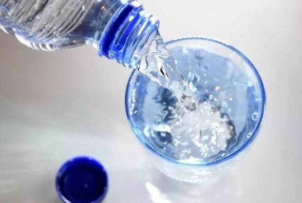 Скільки води потрібно пити щодня при діабеті? - изображение