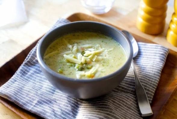 Сирний крем-суп з броколі: низьковуглеводний рецепт - изображение