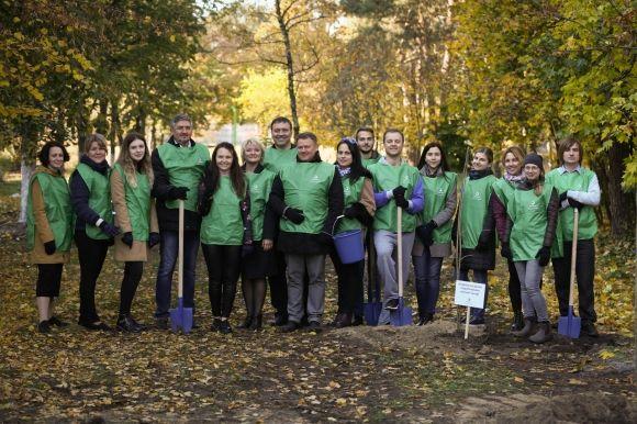 Сотрудники Санофи в Украине высадили 400 деревьев на территориях больниц - 4 фото Сотрудники Санофи в Украине высадили 400 деревьев на территориях больниц - 4 изображение