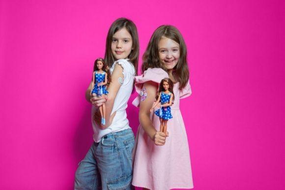 Лялька, яка надихає: Barbie® представили першу в історії Барбі з діабетом 1-го типу - 2 фото Лялька, яка надихає: Barbie® представили першу в історії Барбі з діабетом 1-го типу - 2 изображение