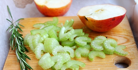 Рецепт салата с сельдереем - диетическое блюдо - 3 изображение