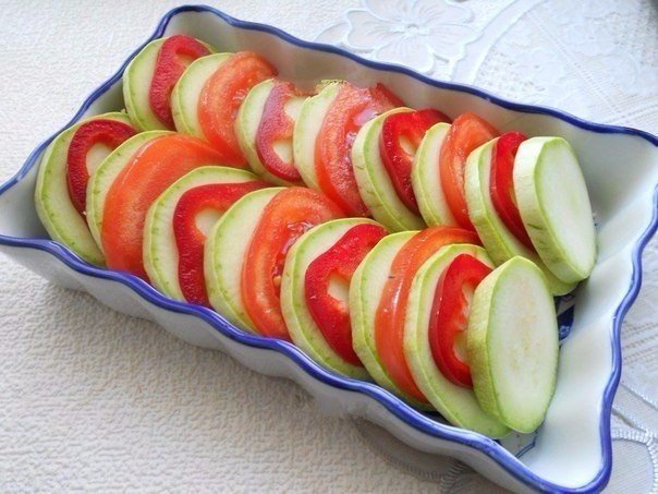 Кабачки, запеченные с помидорами и сыром - 2 изображение