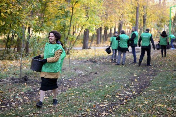 Сотрудники Санофи в Украине высадили 400 деревьев на территориях больниц - 3 изображение