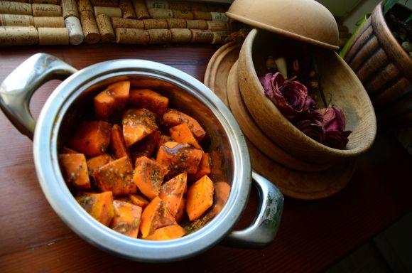 Тыква с пряными травами и пикантным соусом - 2 изображение