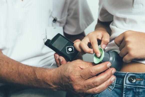 Помпа дитині: нюанси використання девайса в різні періоди життя - 2 изображение