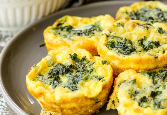 Міні-фрітата зі шпинатом та сиром на сніданок. Лише 5 грамів вуглеводів на порцію! - 3 изображение